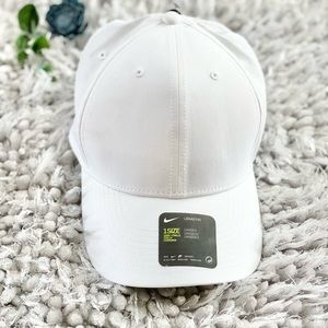 New with tag NIKE LEGACY91 1SIZE Hat White with Black Swoosh in the back unisex